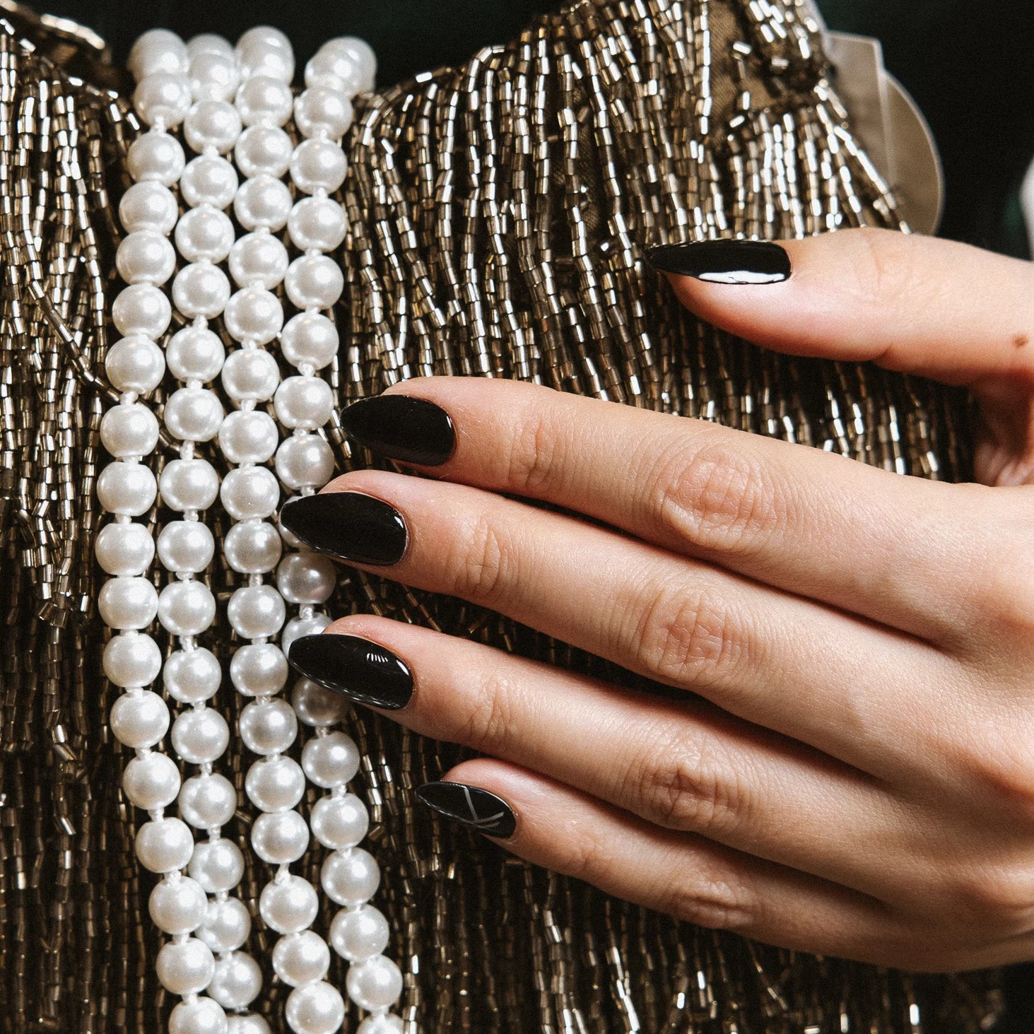 Bowie Black - Image 4